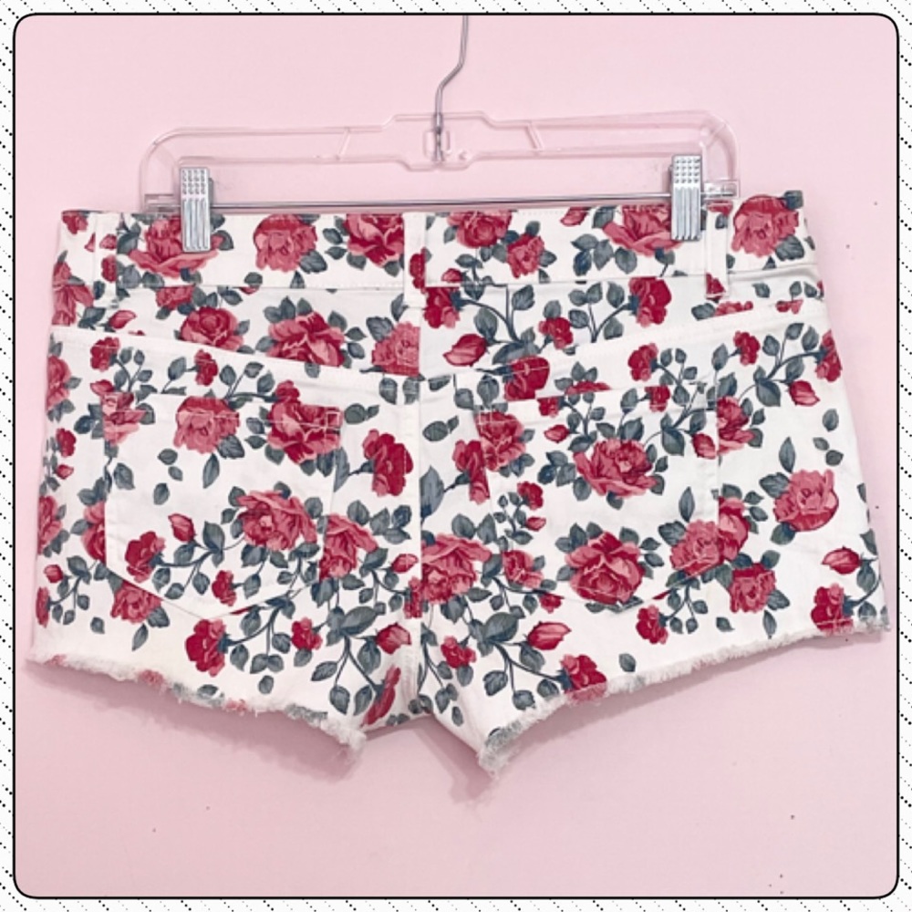 👖🌺👖🌺SEXY FLORAL PRINT DENIM JEANS SHORTS…Sz 13…🌸🌼